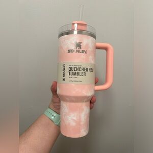 Target exclusive Stanley 40oz Peach tie dye